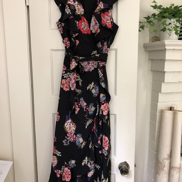 Black Floral Boutique Midi Dress - Picture 2 of 4